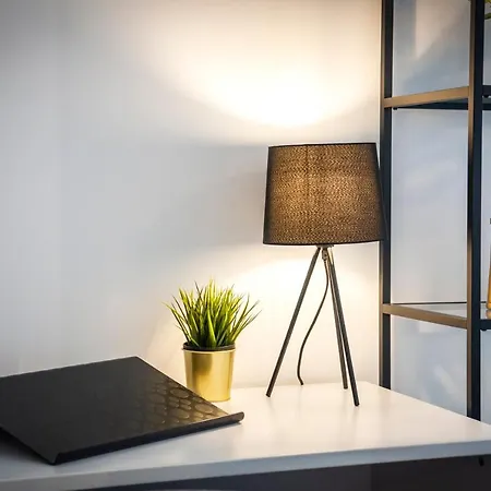 Modern And Cozy Salt & Pepper In Heart Of Apartamento