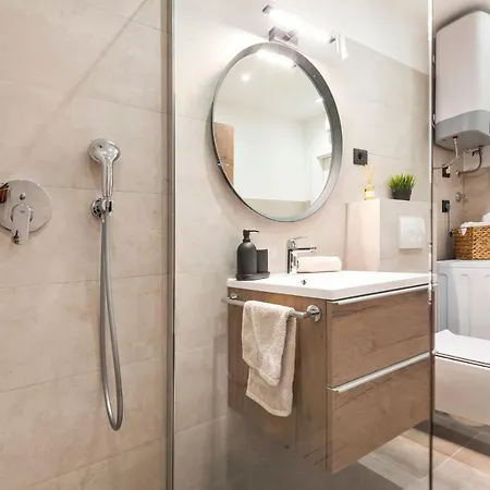 Modern And Cozy Salt & Pepper In Heart Of Apartamento *