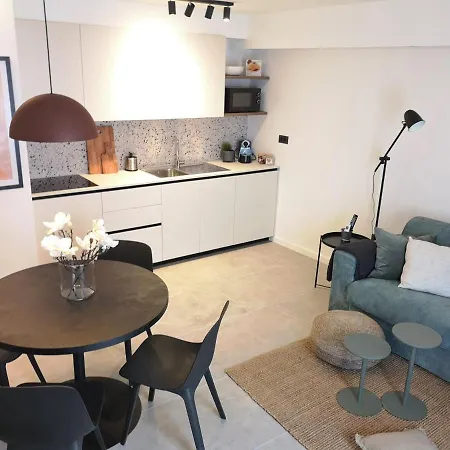 Modern And Cozy Salt & Pepper In Heart Of Apartment Rovinj