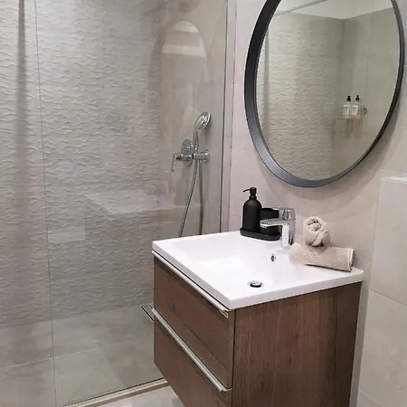 Apartment Modern And Cozy Salt & Pepper In Heart Of *