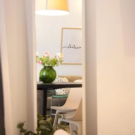 Apartment Modern And Cozy Salt & Pepper In Heart Of