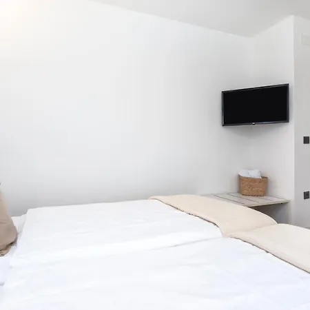 Modern And Cozy Salt & Pepper In Heart Of Apartment Rovinj