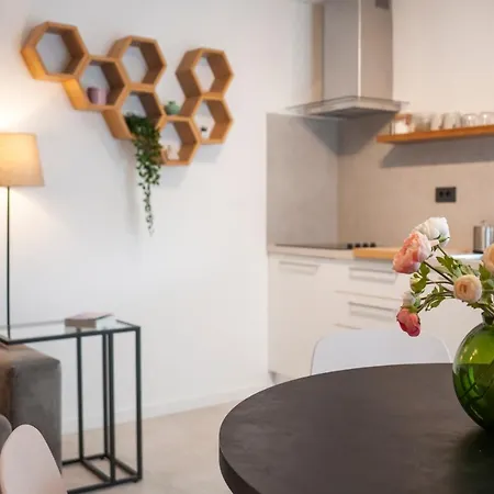 Modern And Cozy Salt & Pepper In Heart Of Apartment Rovinj