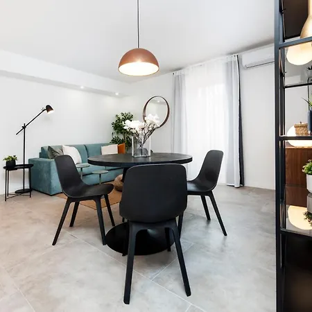 Apartment Modern And Cozy Salt & Pepper In Heart Of
