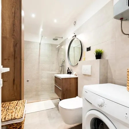 Modern And Cozy Salt & Pepper In Heart Of Apartment *