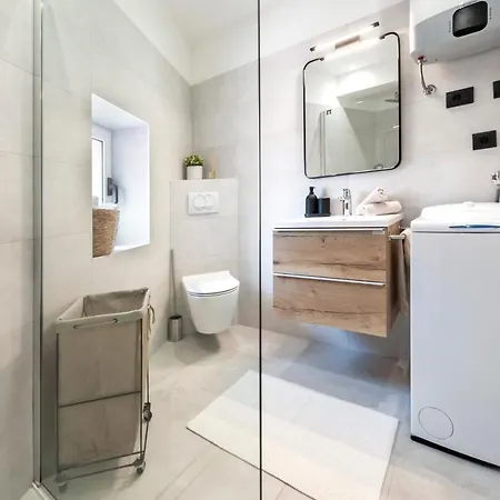 Modern And Cozy Salt & Pepper In Heart Of Apartment Rovinj