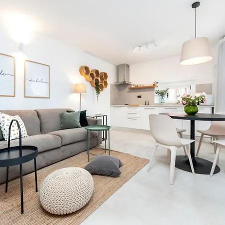 Modern And Cozy Salt & Pepper In Heart Of Apartment Rovinj