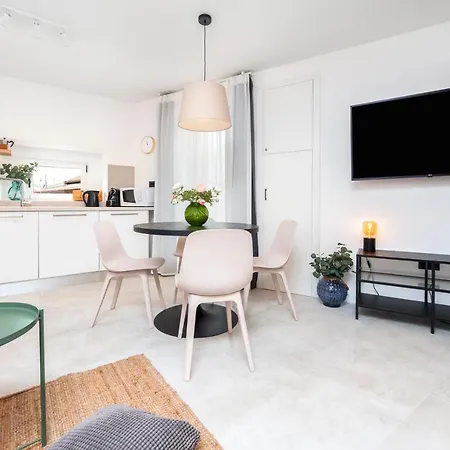 Apartment Modern And Cozy Salt & Pepper In Heart Of